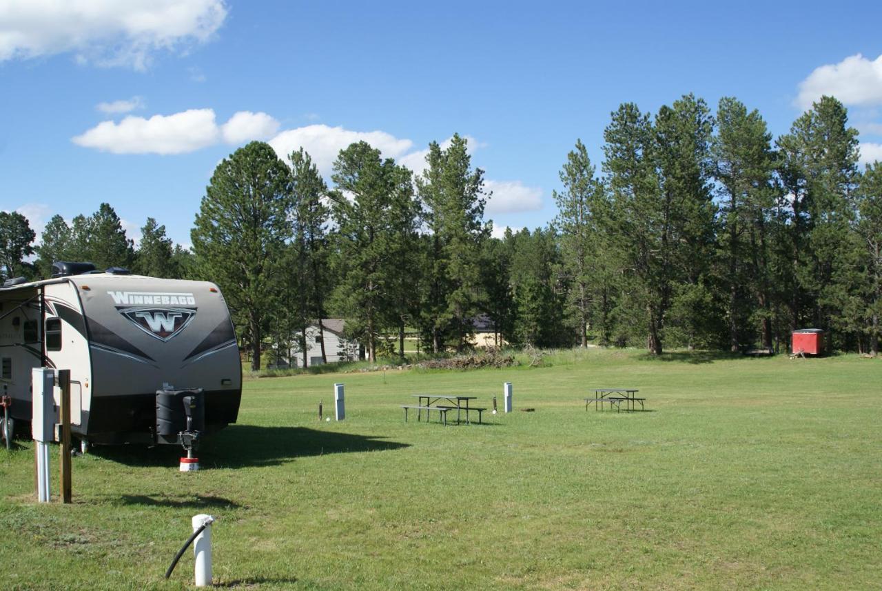 Eagle'S Landing Lodge Къстър Екстериор снимка
