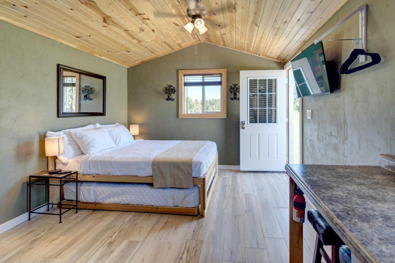 Eagle'S Landing Lodge Къстър Екстериор снимка