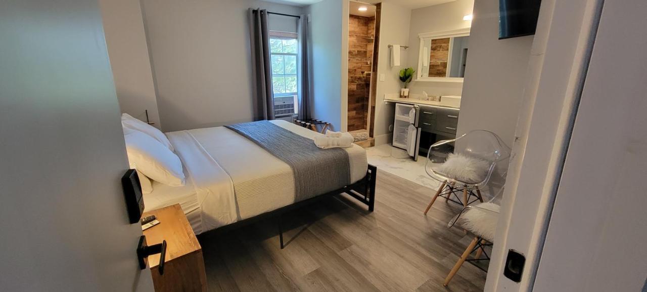 Eagle'S Landing Lodge Къстър Екстериор снимка
