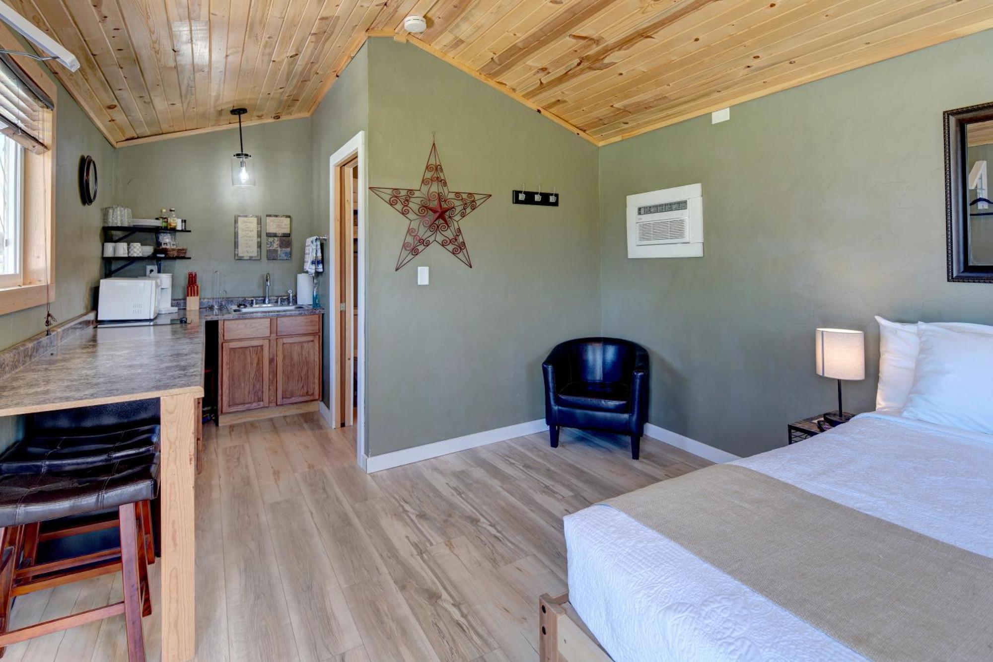 Eagle'S Landing Lodge Къстър Екстериор снимка